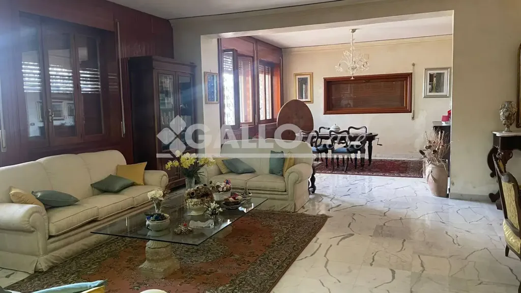 Soggiorno - Ground Floor Apartment with Courtyard in Cosenza