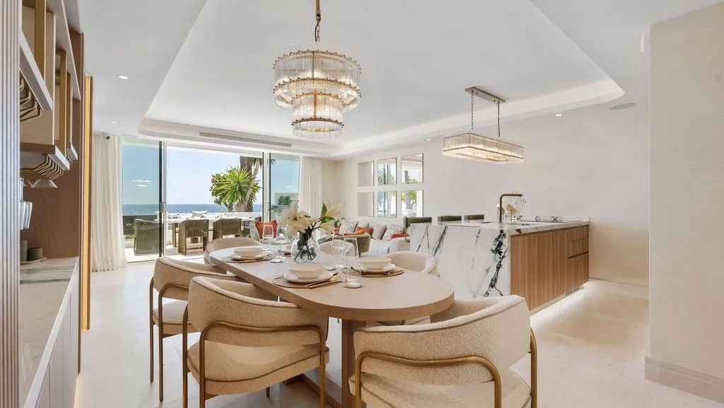 Salle à manger - Luxury Beachfront Apartment in Puente Romano, Marbella