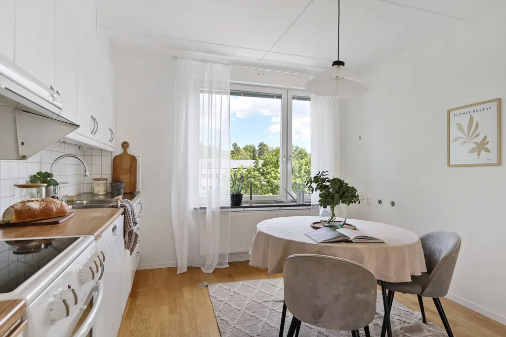 Söögituba - Two-Bedroom Flat with Garden View in Farsta