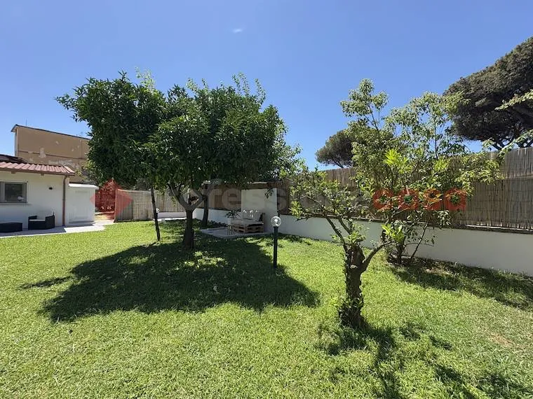 Garden - Rustic Villa with Private Garden in Terracina