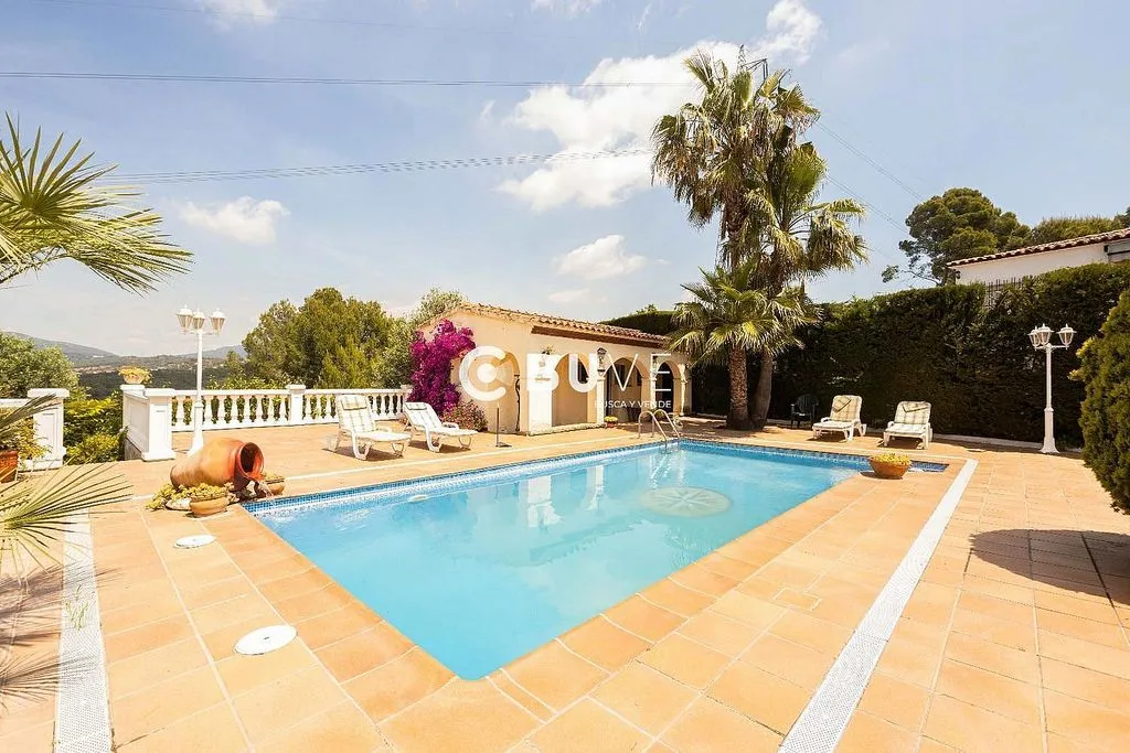 Piscine - Chalet with Pool and Terrace in Abrera