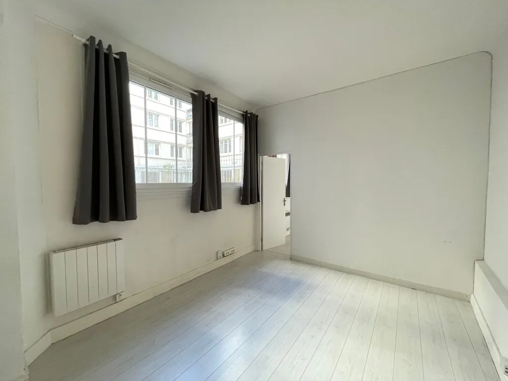 Stanze - 2/3-Piece Parisian Flat with High Ceilings