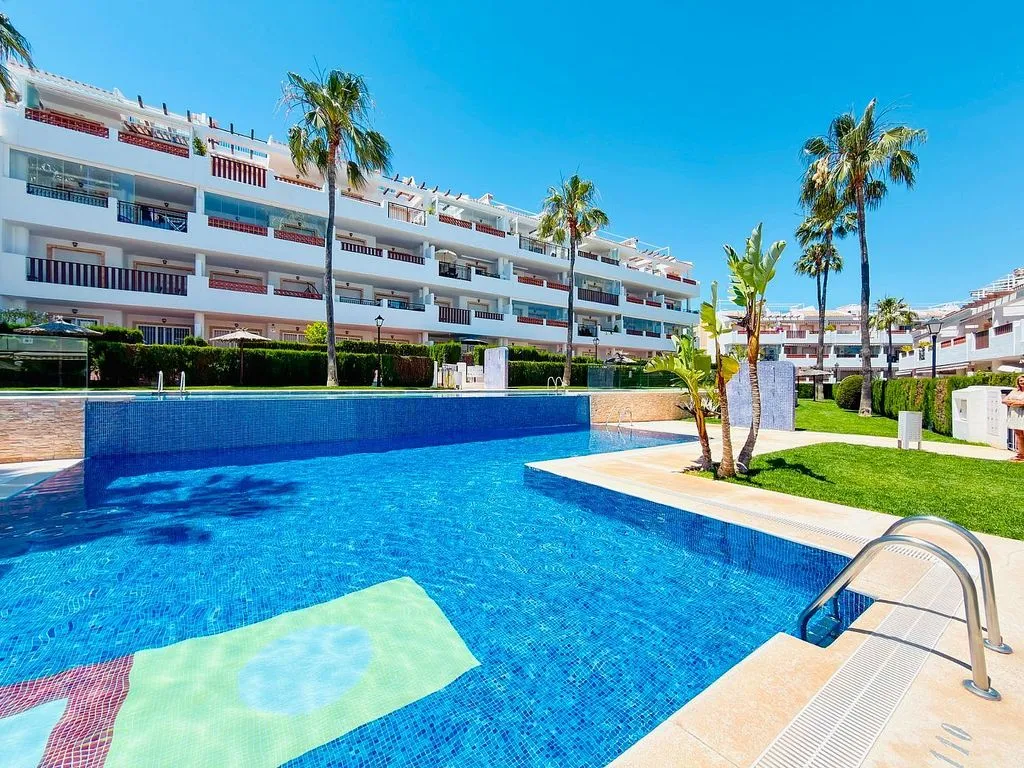 Piscina - 2-Bedroom Apartment with Pool in Orihuela Costa