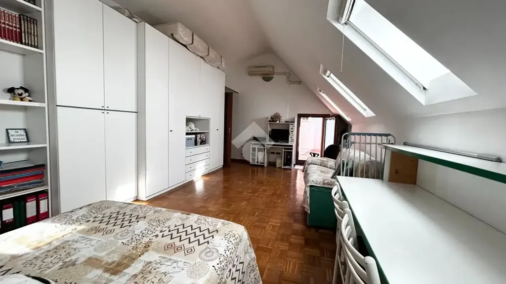Camere da letto - Duplex con piscina a Settimo Milanese