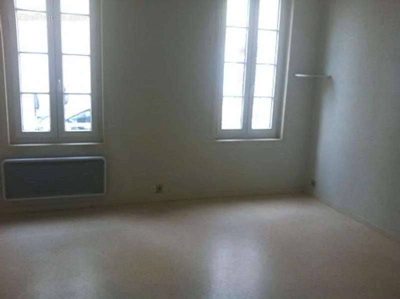 Toad - Studio Apartment with Cellar in Residential Building