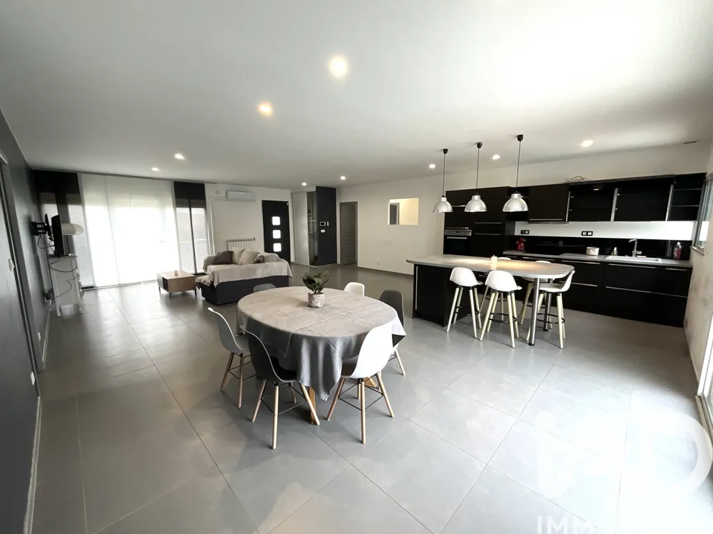 Sala da pranzo - Four-Bedroom House with Pool in Narbonne