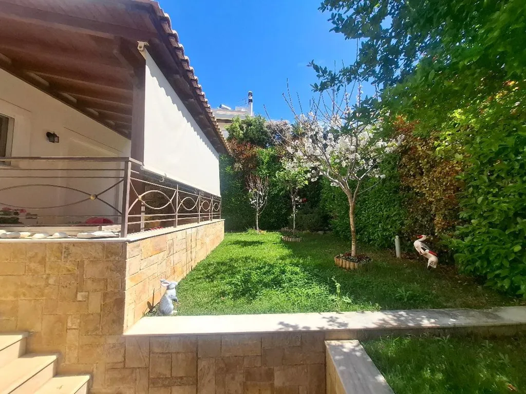 Giardino - Detached House with Garden in Semi-Basement