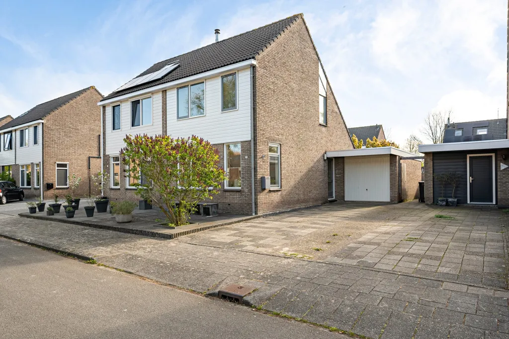 Välivaade - 2-Under-1-Cap House with Garage in Leeuwarden