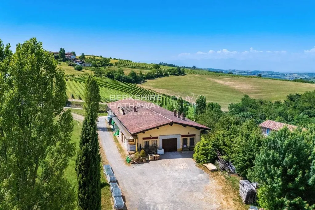 Õhuvaade - Casale with Pool in Monforte d'Alba