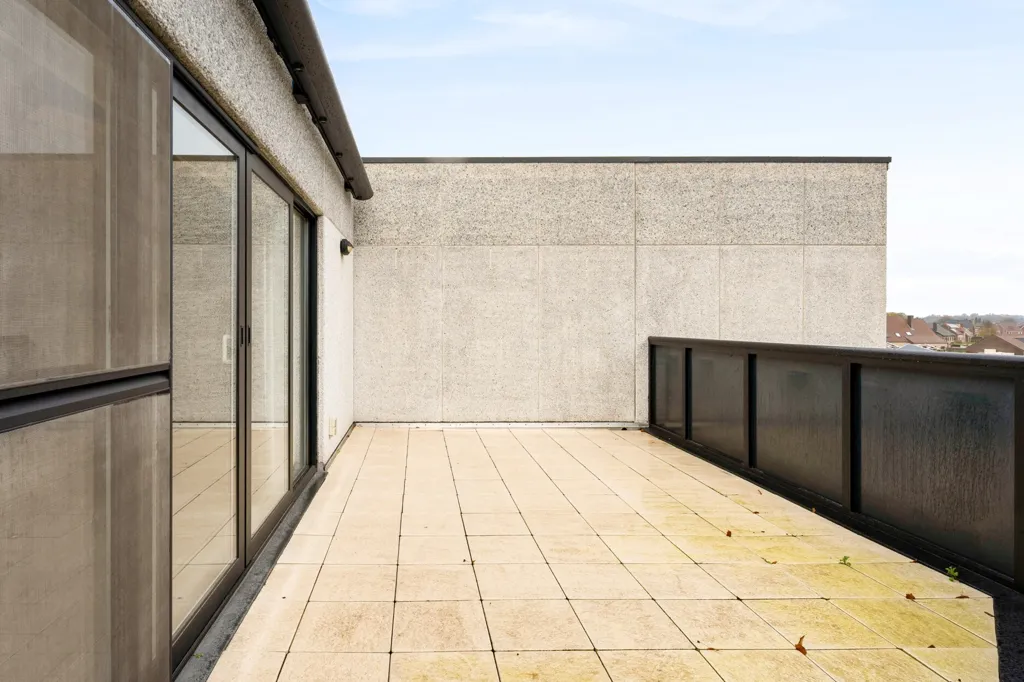 Balcon - Bâtiment Multifonctionnel Rénové à Retie