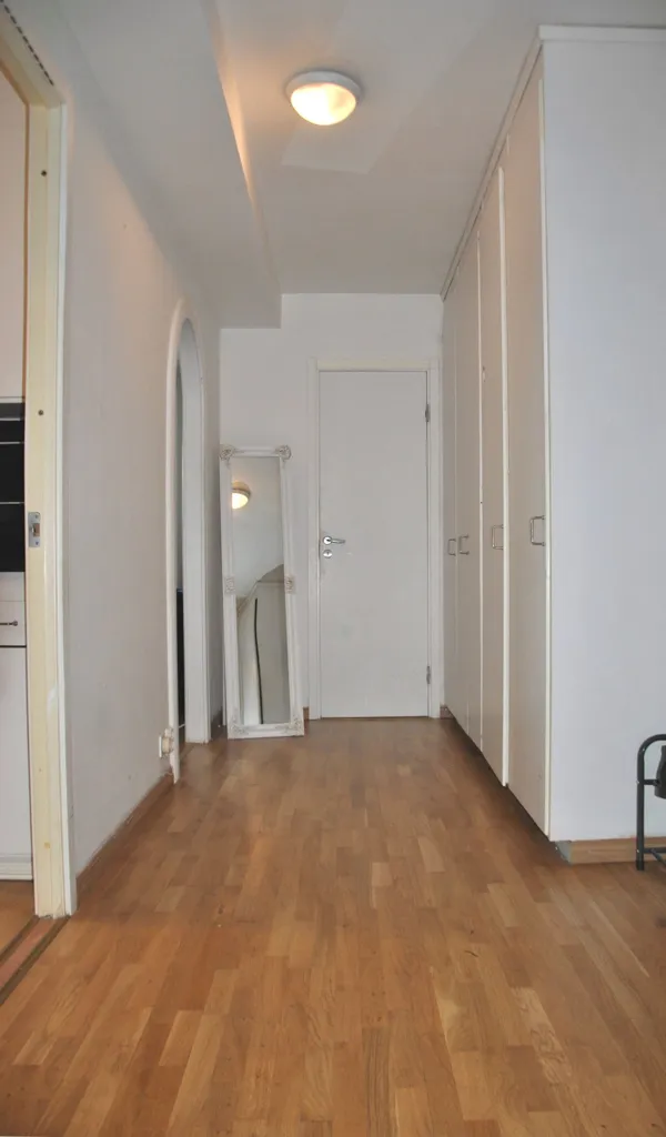 Entrée - Corner Flat with Renovated Features in Bokgatan