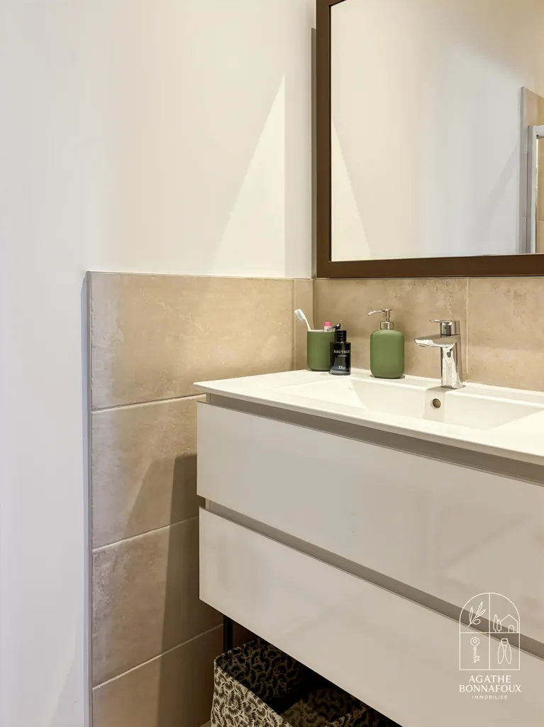 Salles de bain - Mas Rénové avec Jardin à Châteaurenard
