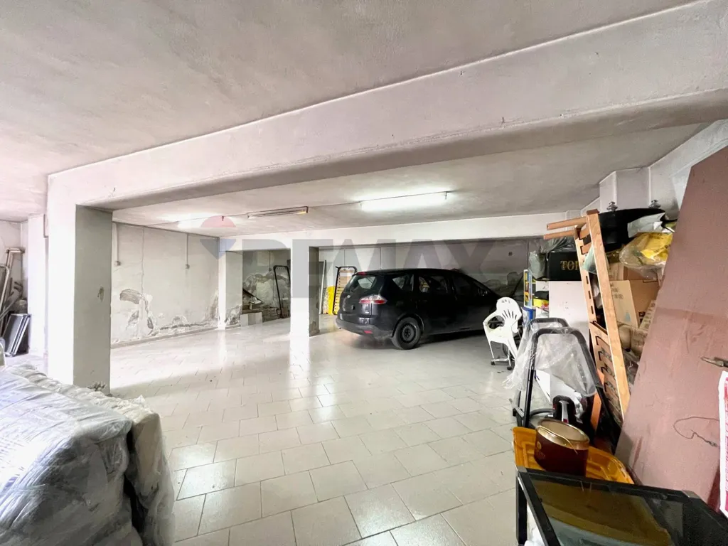 Garage - Garage/Storage in Mineo with Multiple Entrances
