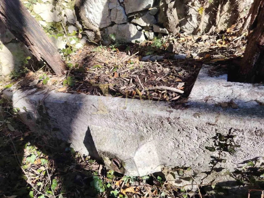 Aed - Two Stone Houses with Lake View in Tribalj