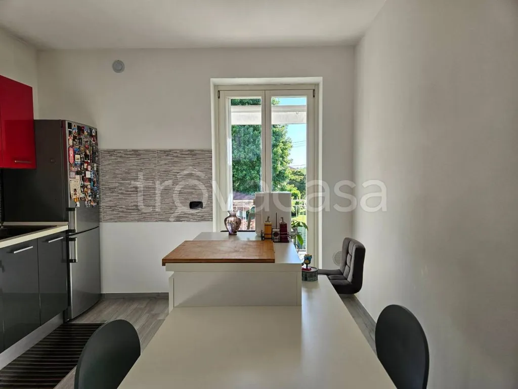 Cucina - Modern Terraced Villa with Private Garden in Oleggio