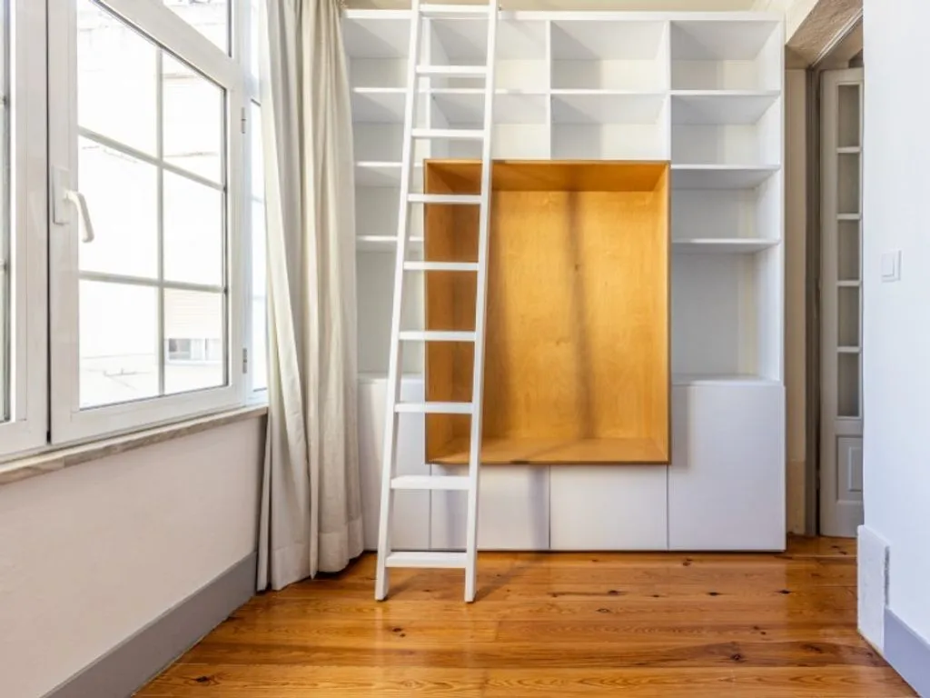 Bureau - 3-Bedroom Flat with Metro Access in Entrecampos