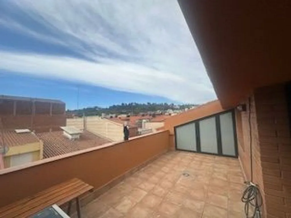 Terrasse - Duplex with Terrace and Balcony in Terrassa Centre