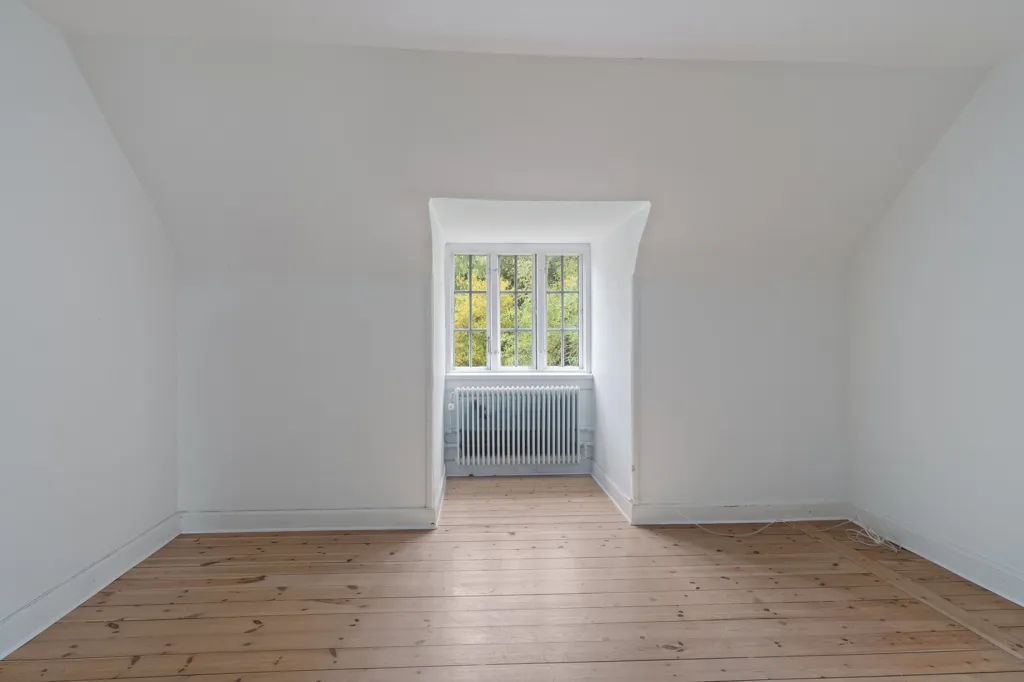 Toad - Renovated Rectory with Forest View in Hvedstrup