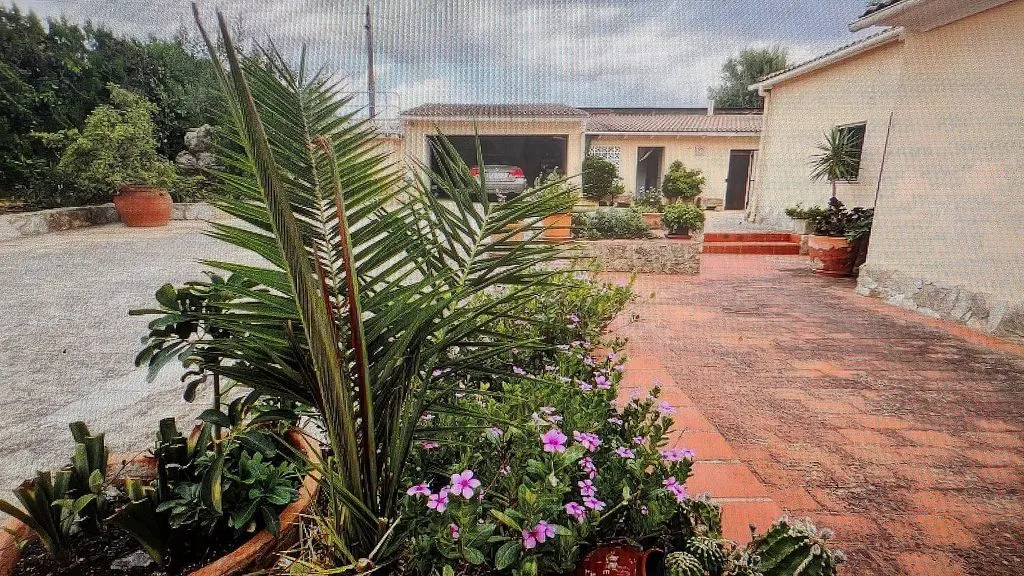 Aed - Rustic House with Pool in Reis Catòlics