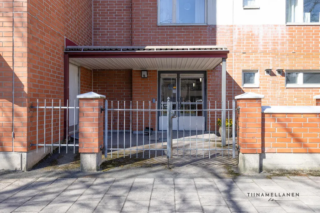 Välivaade - Spacious Corner Apartment with Balcony in Canal Area