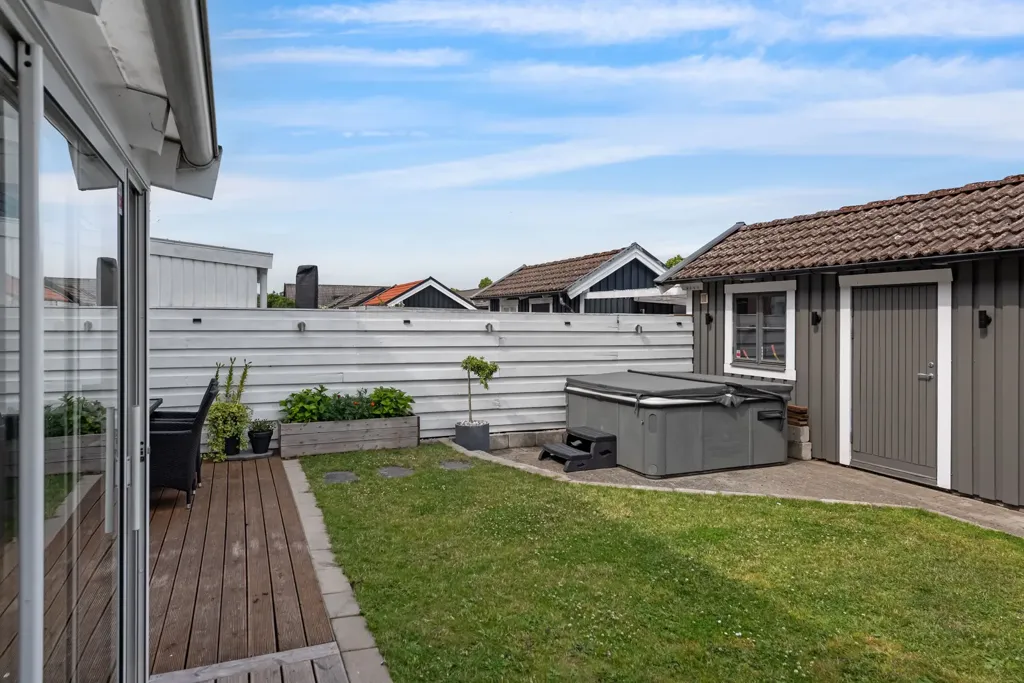 Aed - Modern Terraced House with Jacuzzi in Skåne