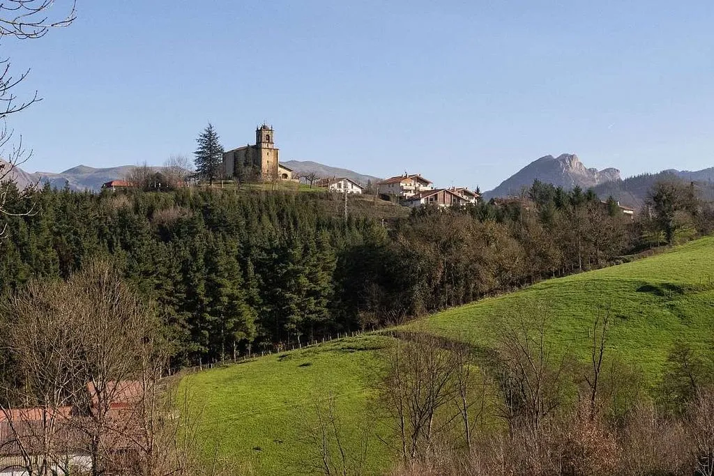 Detached Villa with Pool in Olaberria