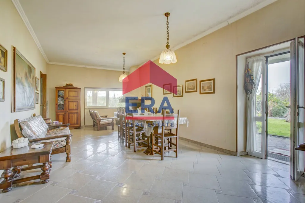 Salle à manger - Villa with 4.5-Hectare Park in Ardea