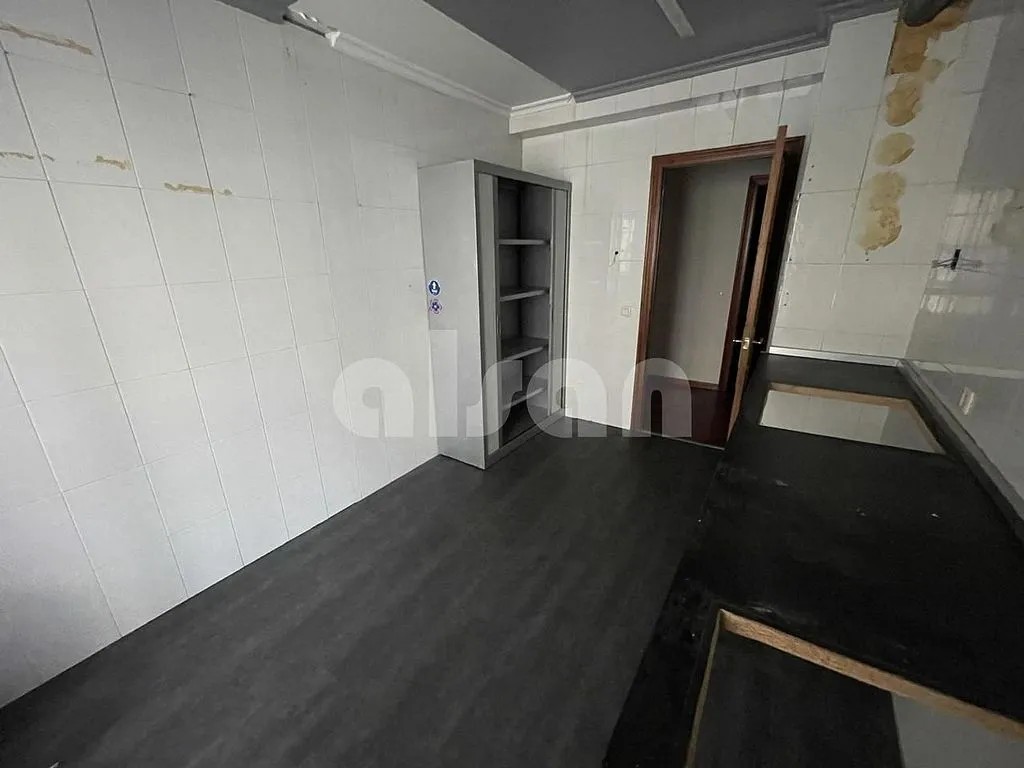 Pièces - Apartment with Large Windows in Vigo