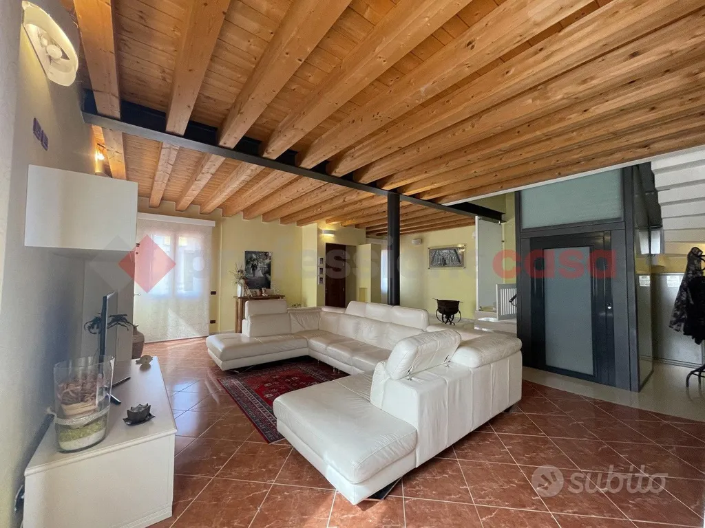 Living Room - Independent House with Private Garden in Minerbe