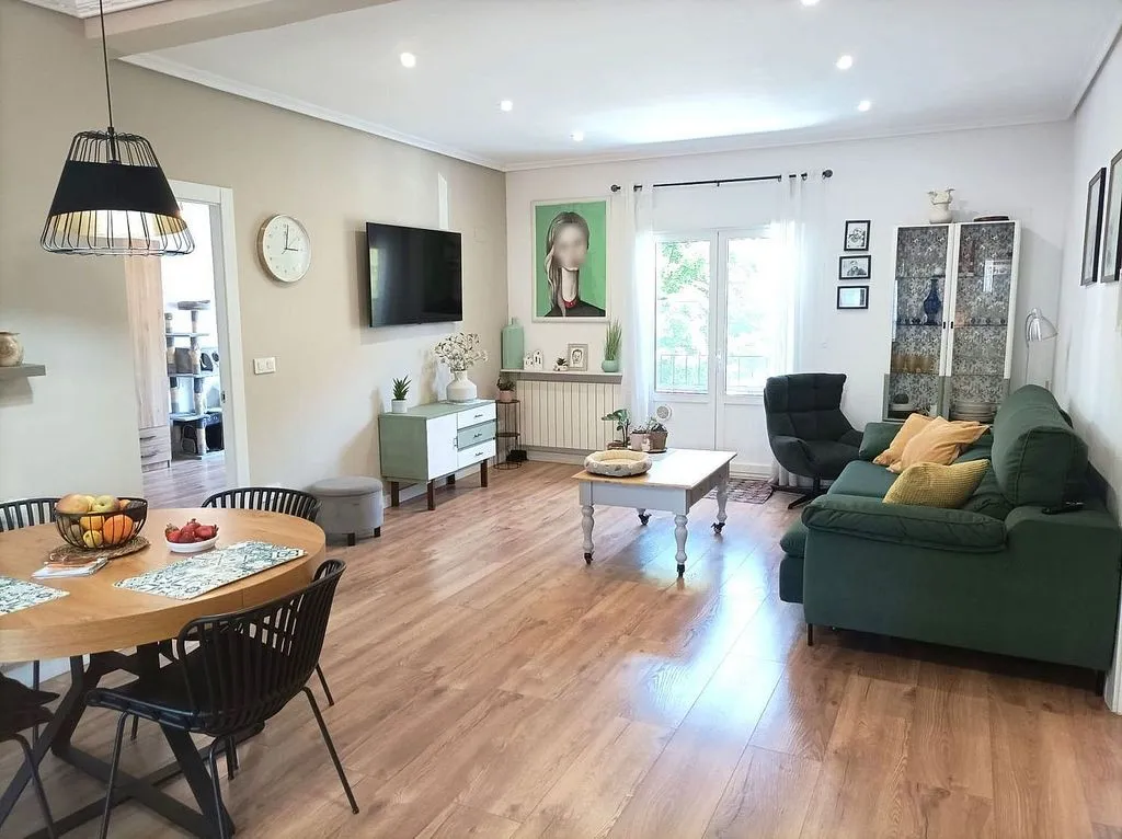 Elutuba - 2-Bedroom Flat with Balcony in Barreda