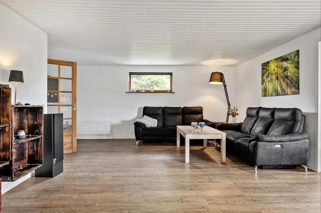 Elutuba - Detached Villa with Garden in Barrit