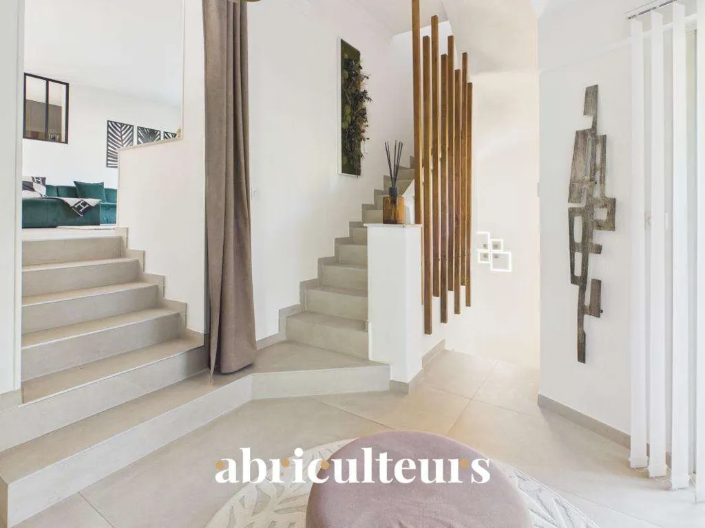 Esik - Villa with Pool and Garden in Le Cannet