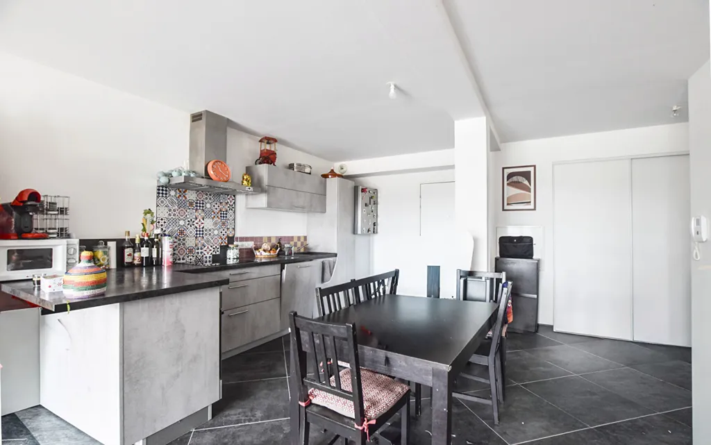Köök - Recent Flat with Terrace in Dole Centre