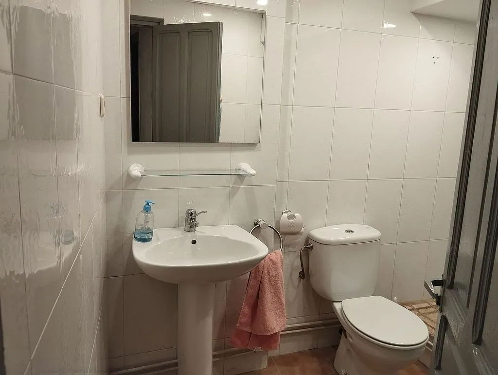 Salles de bain - Reformated House in Berga Town Centre
