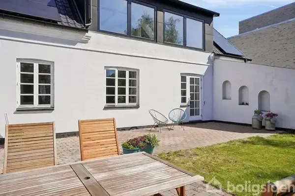 Terrace - Central Villa with Garden in Roskilde