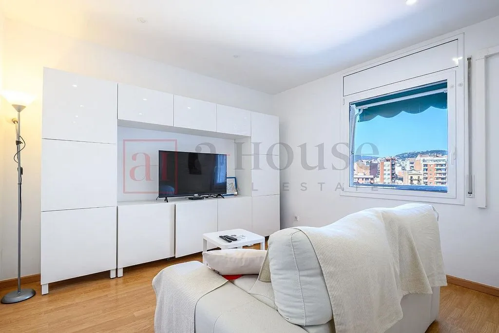 Elutuba - Luxury Flat with Northwest Views in El Clot, Barcelona