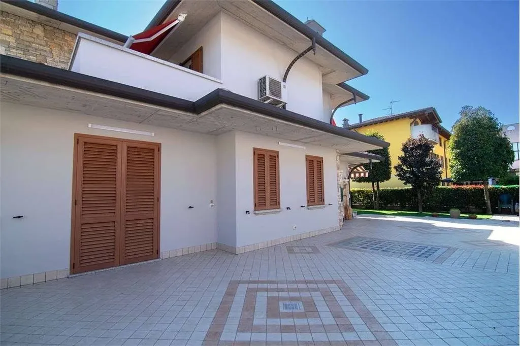 Exterior - Luxury Villa with Private Garden in Boltiere