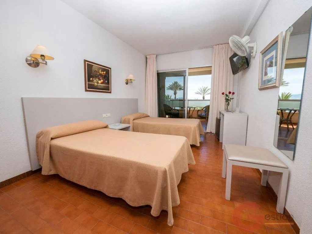 Chambres - Beachfront Hostel in Almuñécar