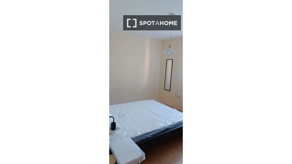 Schlafzimmer - Ample 3-Bedroom Apartment with Balcony in Sagunto