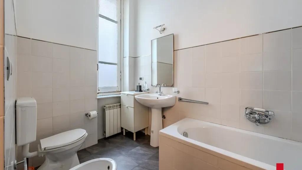 Bagni - Office Space with West Exposure in Genoa
