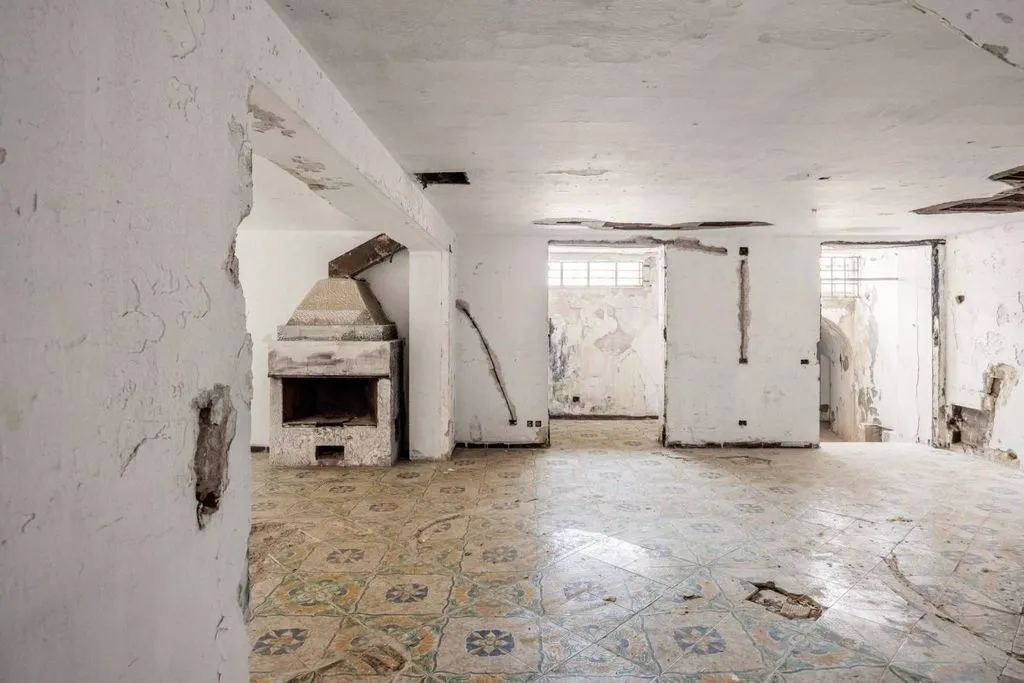 Pièces - Beachfront Villa with Historic Character in Palermo
