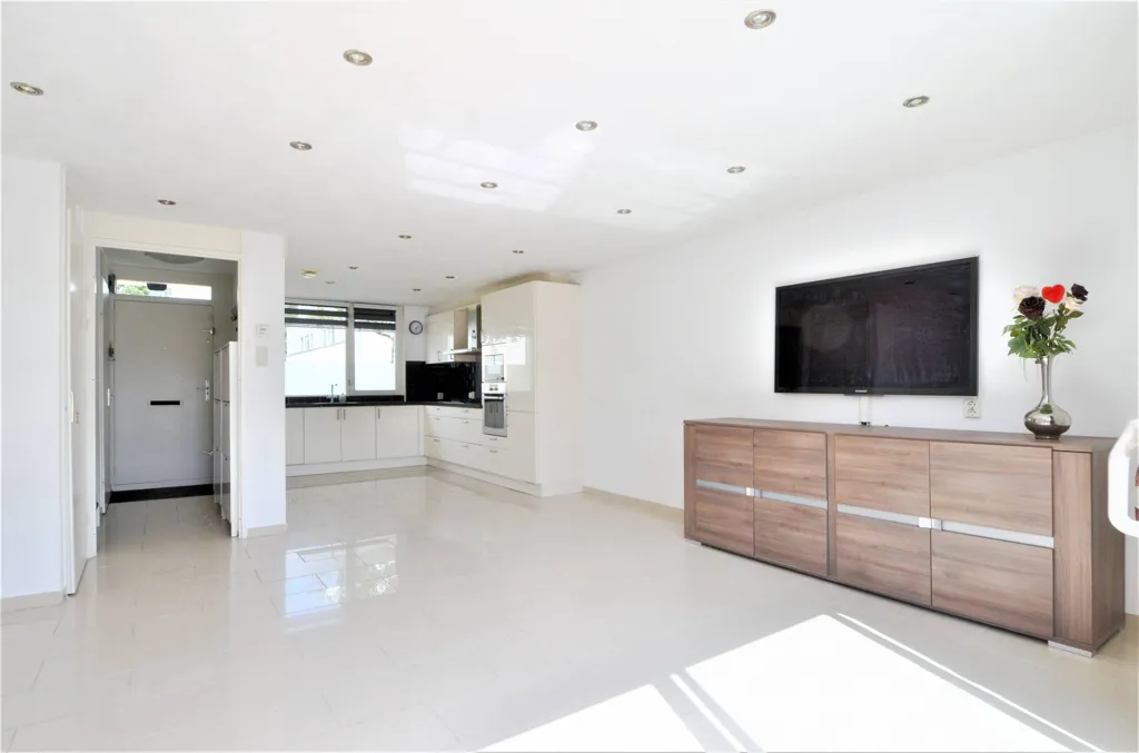 Elutuba - Furnished 4-Bedroom Apartment in Amsterdam