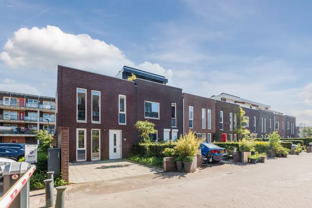 Välivaade - Corner House with Private Parking in IJburg