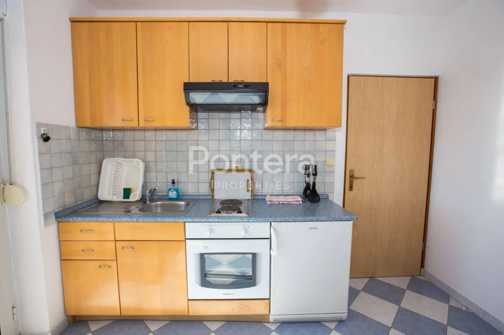 Köök - Large Apartment House with Private Garden in Rab
