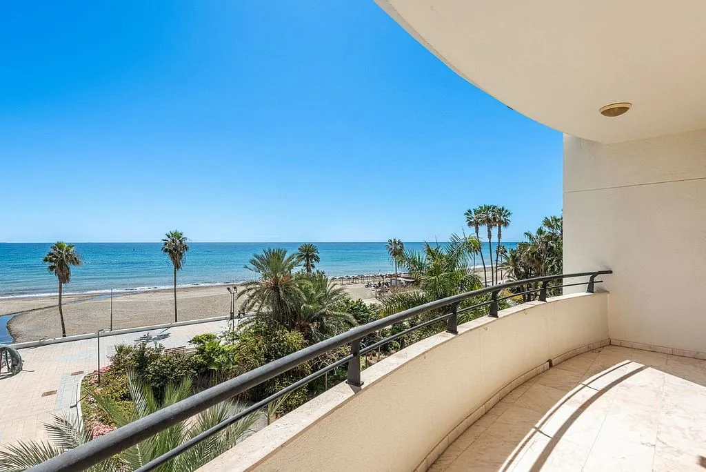 Balcon - Apartment with Sea Views on Estepona Promenade