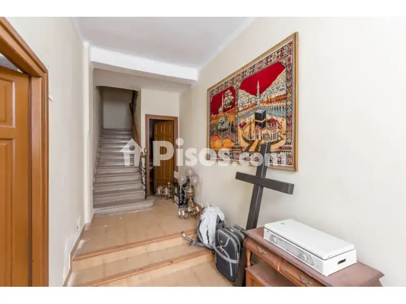 Hallway - Mixed-Use Property with Dual Access in Tafalla
