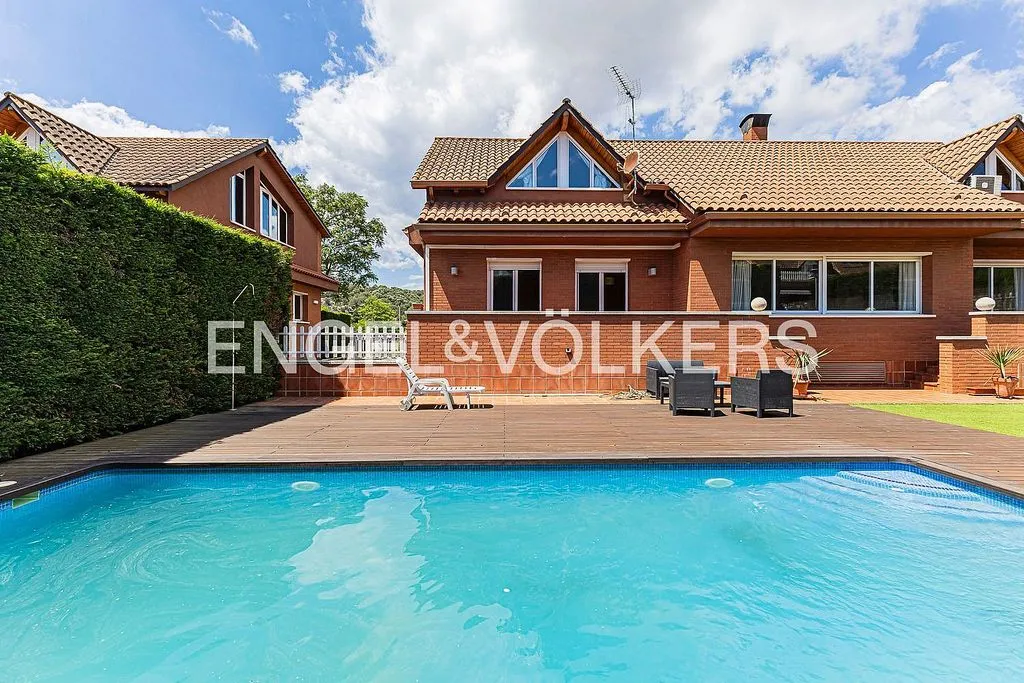 Bassein - Chalet with Pool and Terrace in Mira-sol
