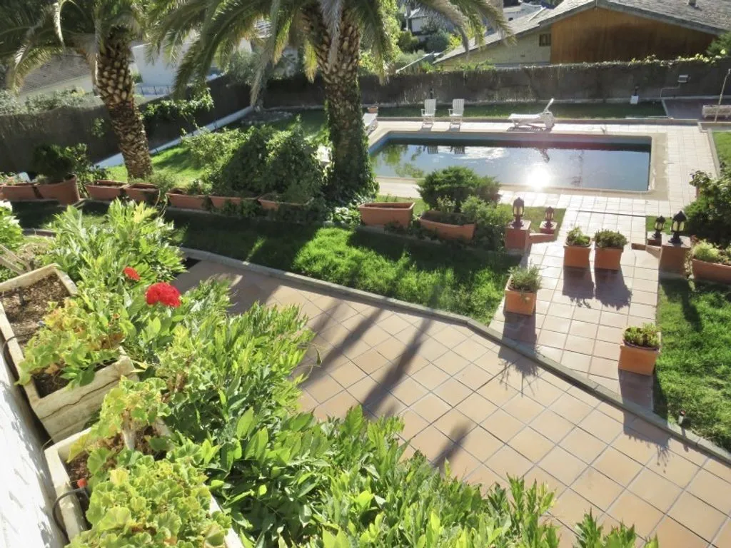 Piscine - Luxury House with South-Facing Views in Algete