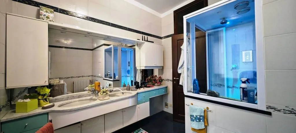 Salles de bain - Luxury Villa with Pool in Castronno