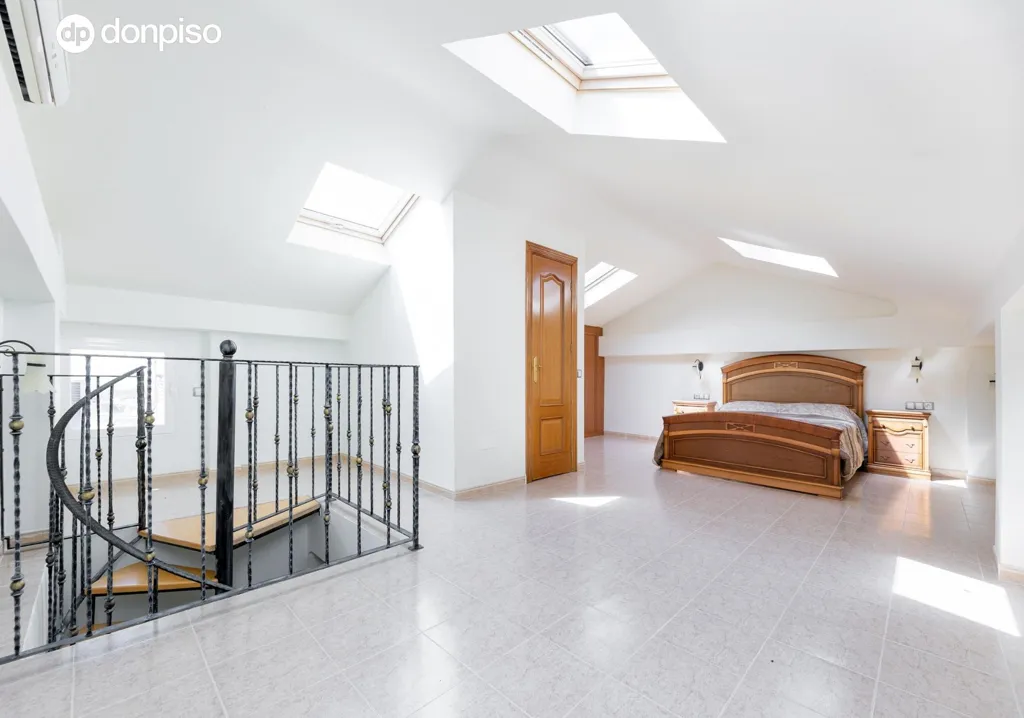 Magamistoad - Chalet with Pool in Granada's Calle Ajenjo